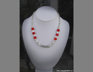 red_love_necklace_designed_by_jorge_gallardo.jpg