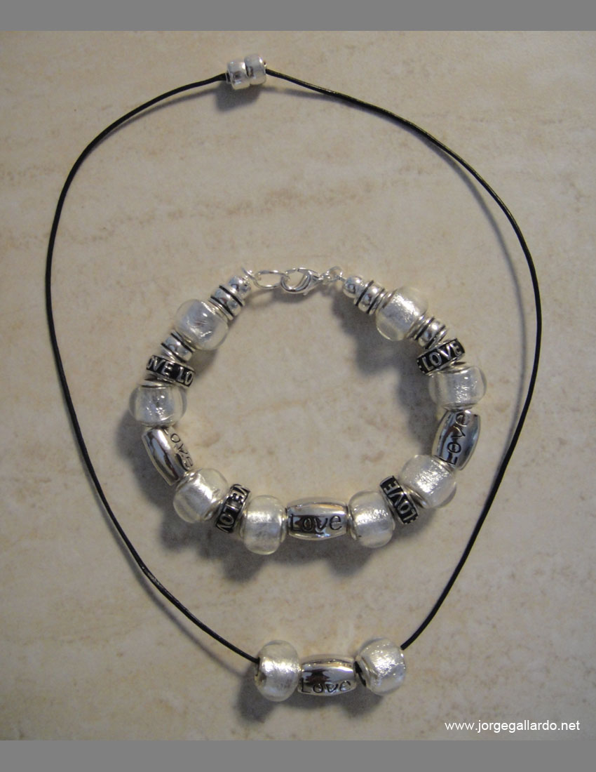 lovebracelet_and_necklace_by_jorge_gallardo.jpg