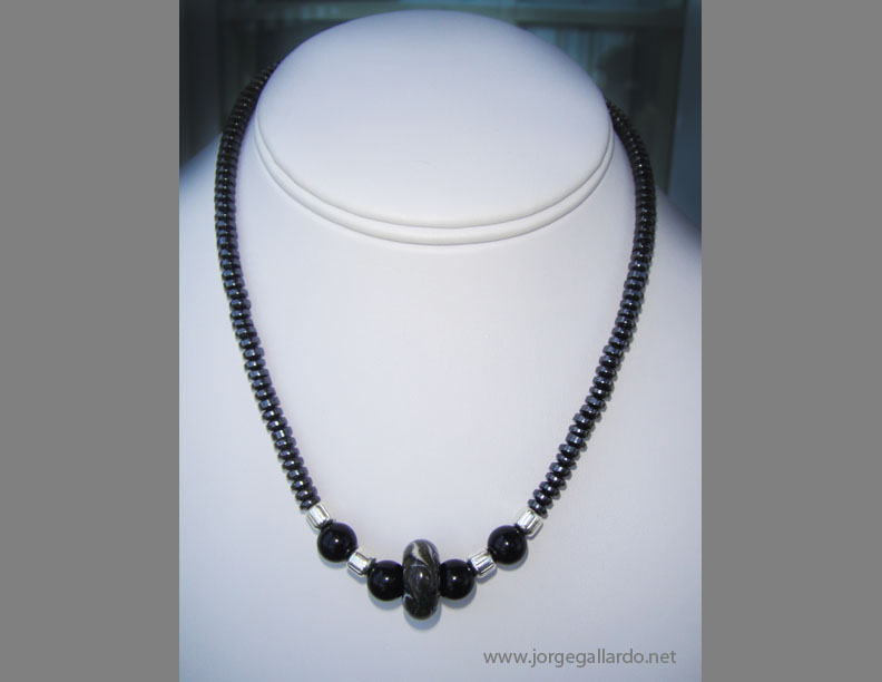 hematite_and_onyx_necklace.jpg